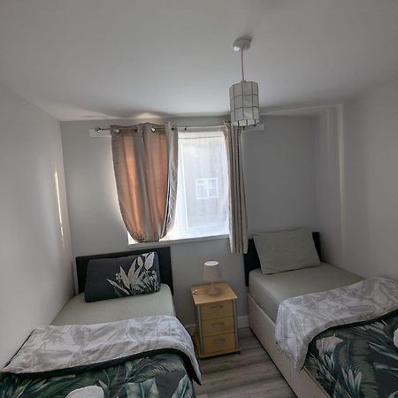 A&A Apartment Basildon Nevendon Eksteriør bilde