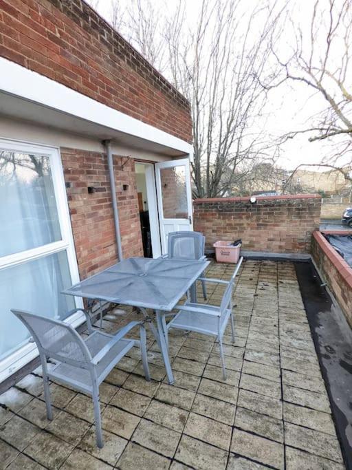 A&A Apartment Basildon Nevendon Eksteriør bilde