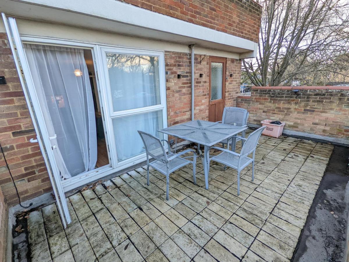 A&A Apartment Basildon Nevendon Eksteriør bilde