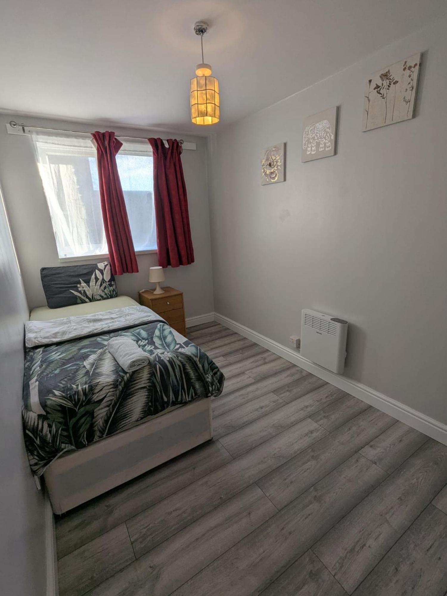 A&A Apartment Basildon Nevendon Eksteriør bilde