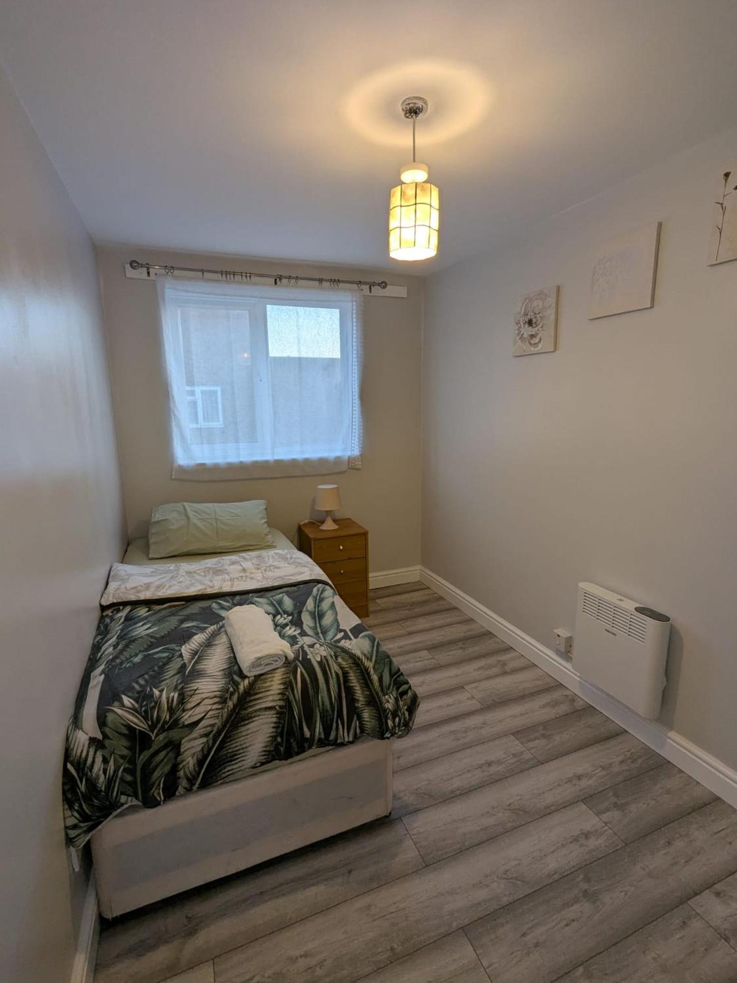 A&A Apartment Basildon Nevendon Eksteriør bilde