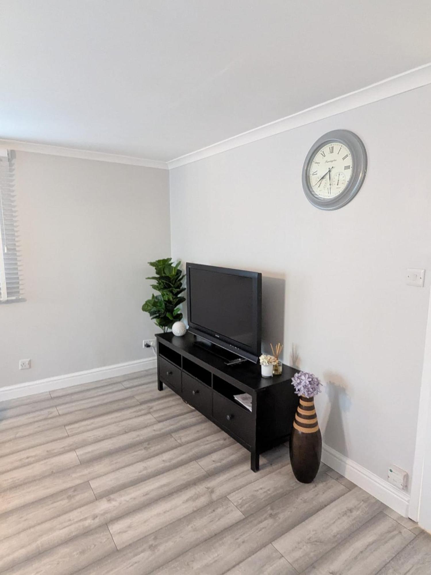 A&A Apartment Basildon Nevendon Eksteriør bilde