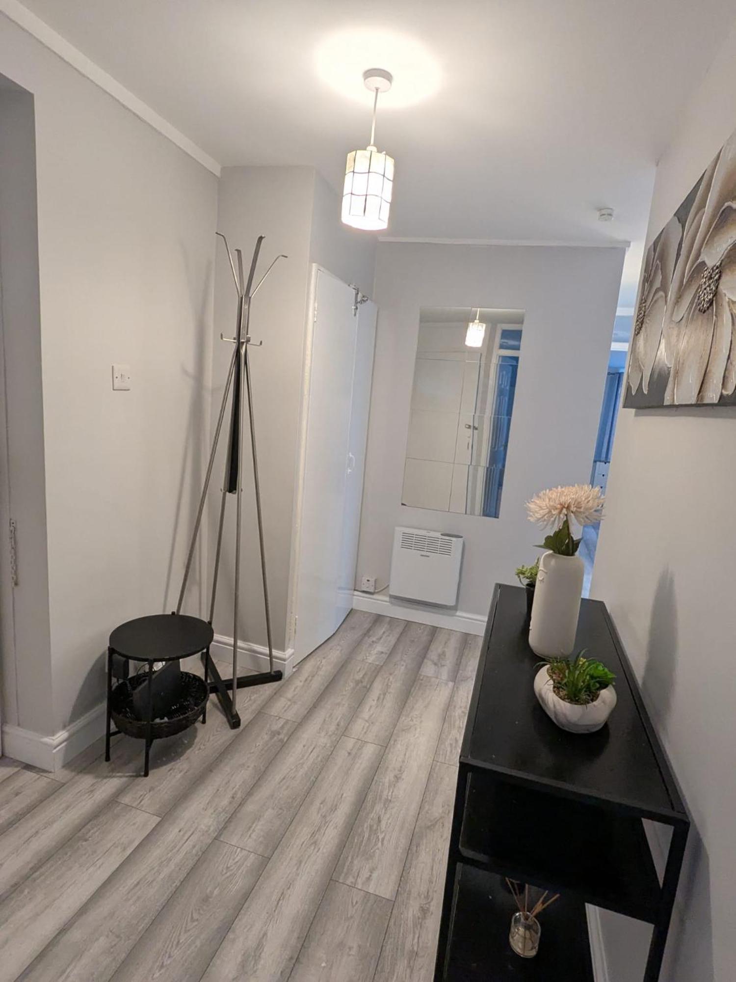 A&A Apartment Basildon Nevendon Eksteriør bilde