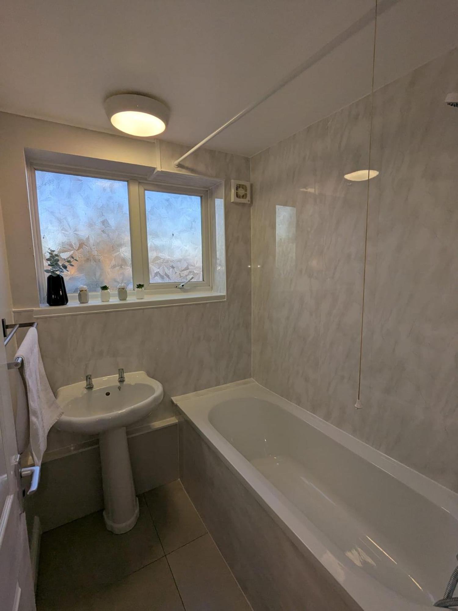 A&A Apartment Basildon Nevendon Eksteriør bilde